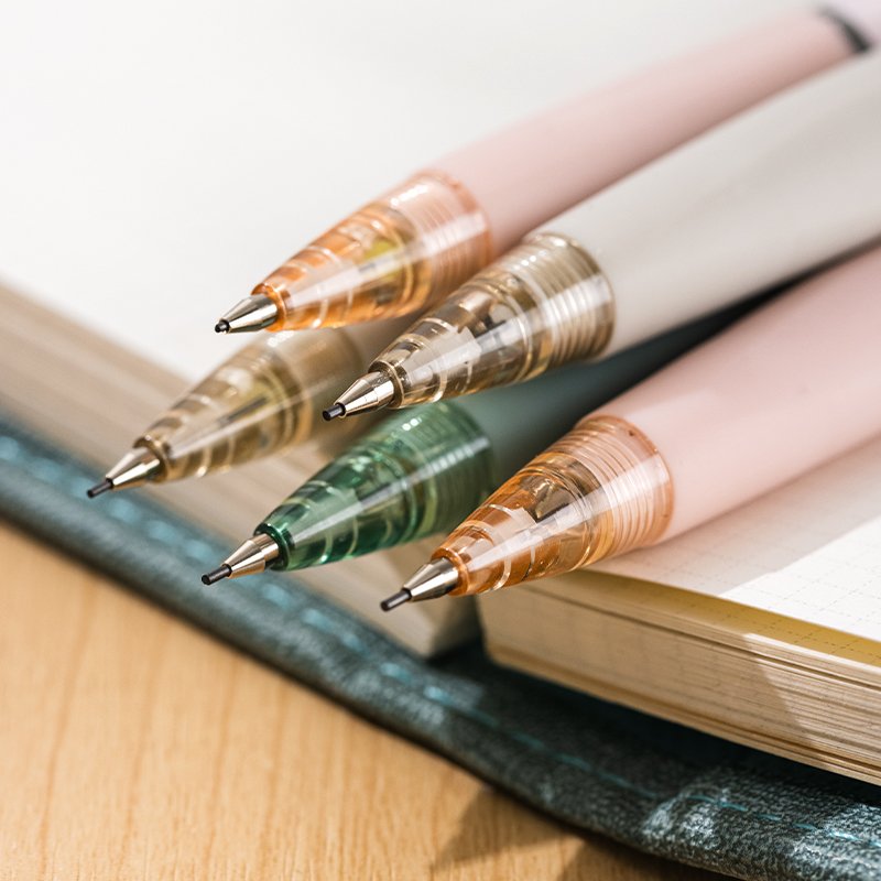 ديلي قلم رصاص كباس - 0.5mm - بدن بلاستيك أبيض - علاقة ألوان - مع ممحاة. - EU745