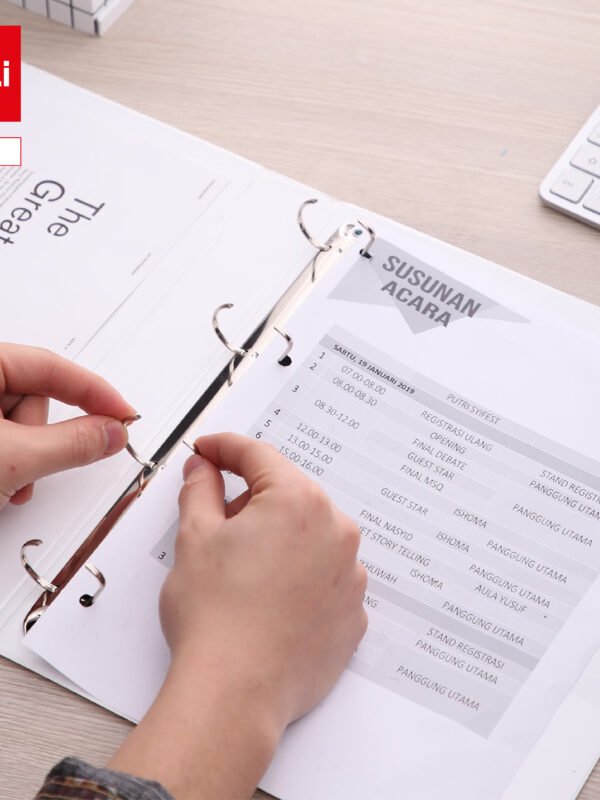 ديلي مصنف حلقة - 4 حلقات - قياس A4 - سماكة 1.5" - أبيض E5615N