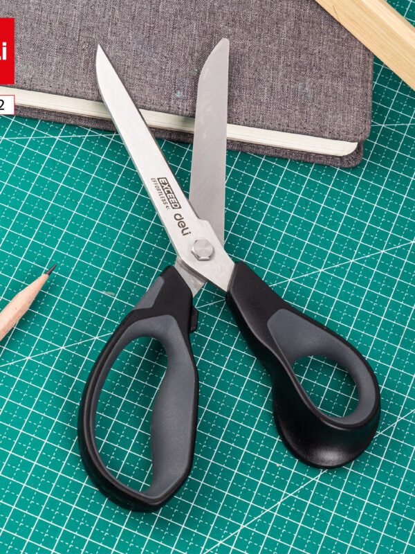 ديلي مقص معدن - مقبض بلاستيك ومطاط لونين - 21 سم - أسود ورمادي - E77762