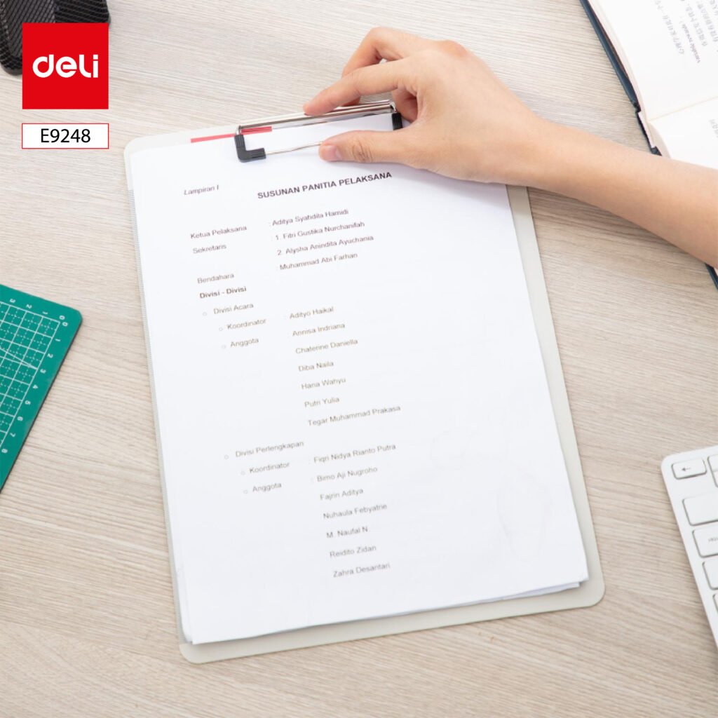 E9248 ديلي مسند ورق بلاستيك - مسطر - علاقة معدن - قياس A4 - أبيض - E9248