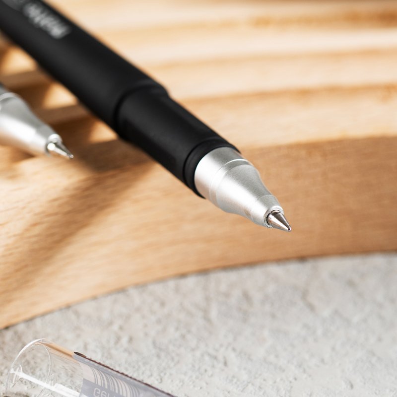 ديلي قلم حبر جل - بدن غامق مطاط - 0.5 mm - أسود EG64-BK