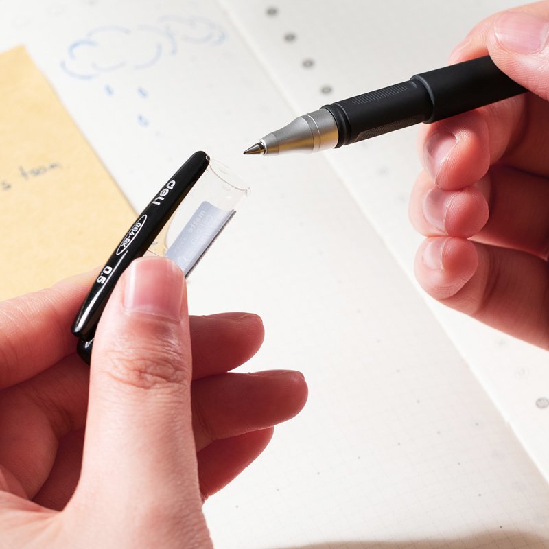 ديلي قلم حبر جل - بدن غامق مطاط - 0.5 mm - أسود EG64-BK