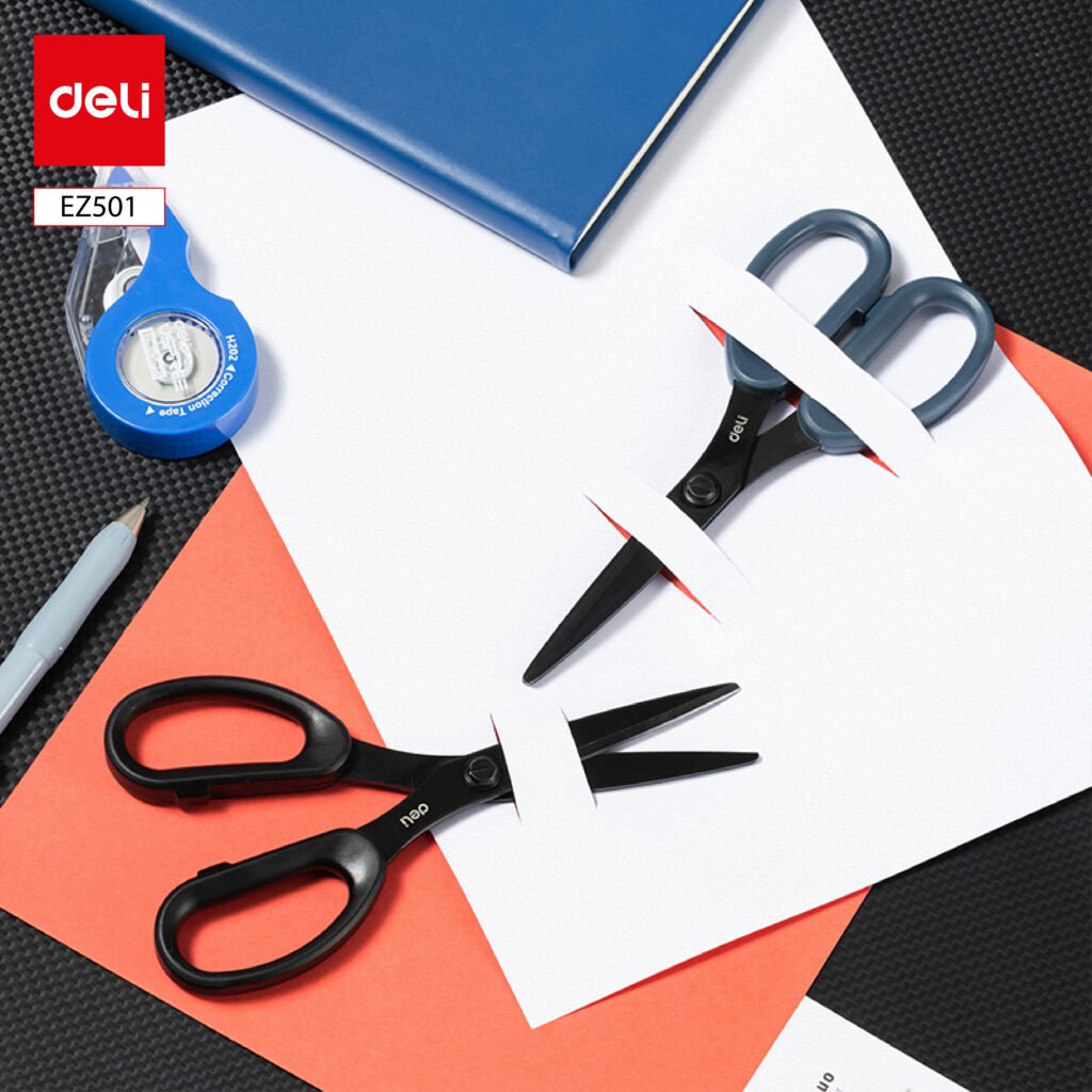 ديلي مقص معدن أسود - مقبض بلاستيك - 21 سم - أسود أزرق - EZ501