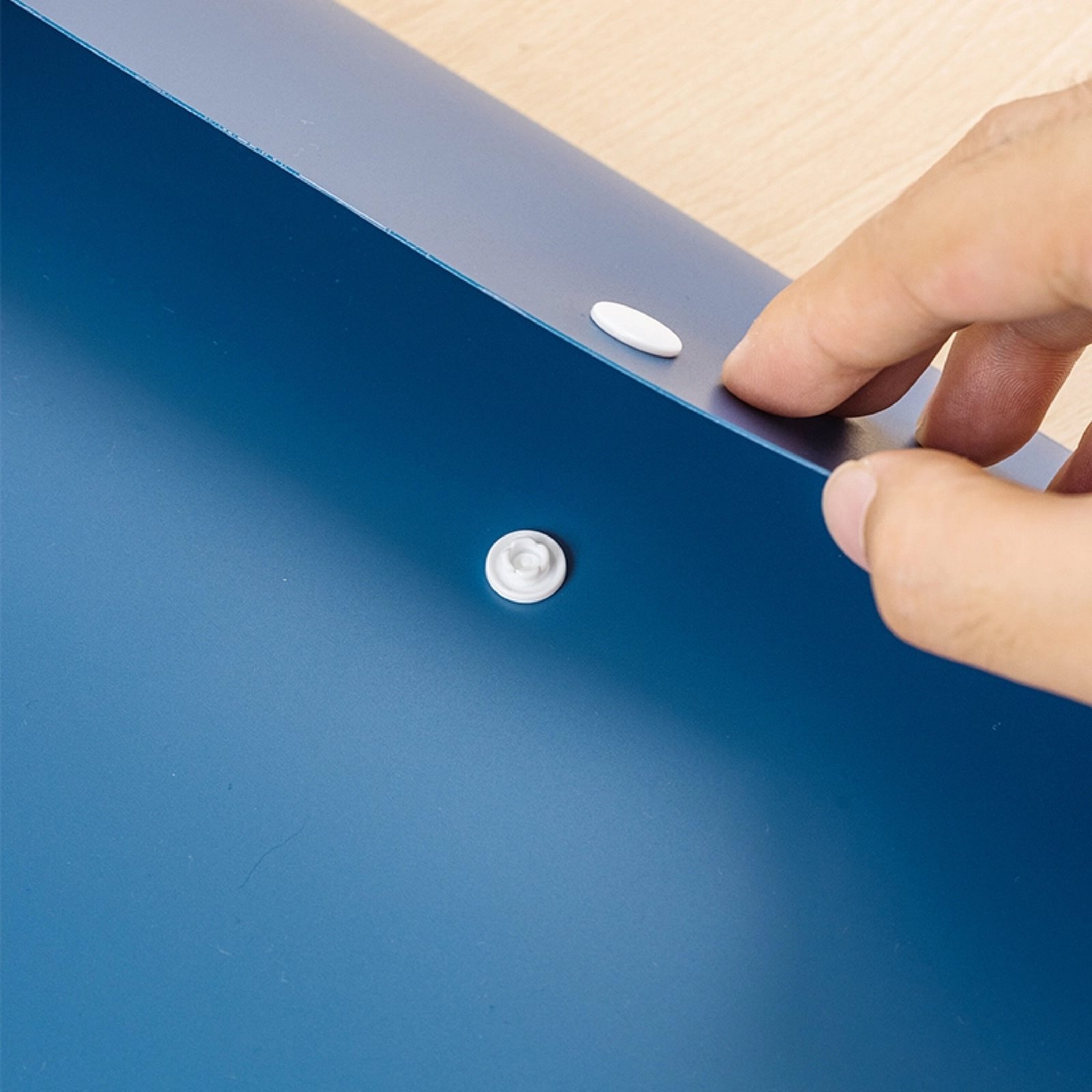 ديلي مصنف حقيبة 8 قسم - قياس A4 - إغلاق بكبسة - (أبيض/ أزرق/ زيتي) EF606