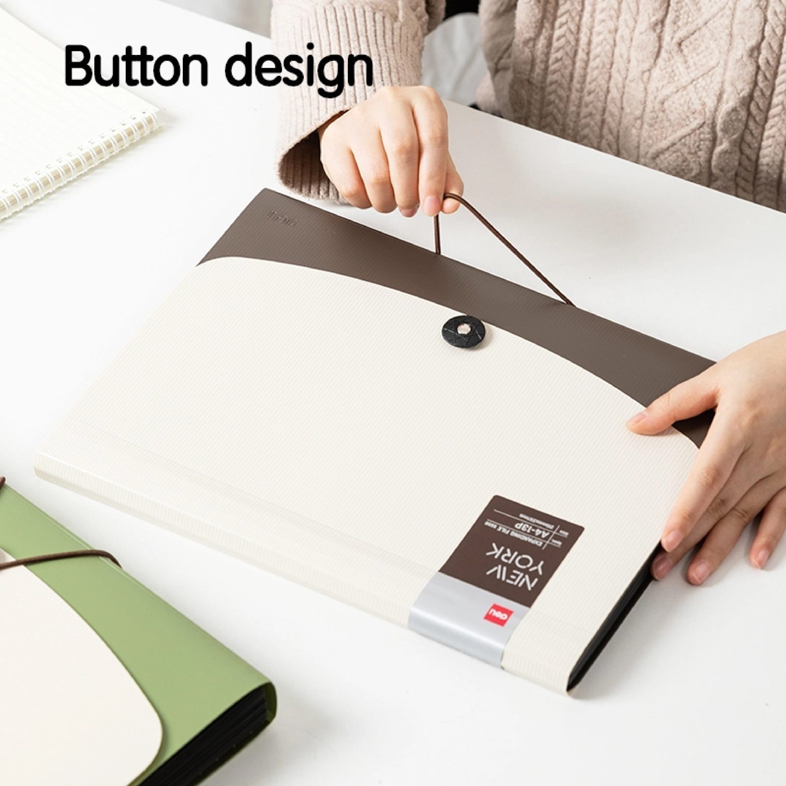 ديلي مصنف حقيبة 13 قسم - قياس A4 - إغلاق بمطاط - أبيض (رمادي /أحمر/ زيتي) - E5558