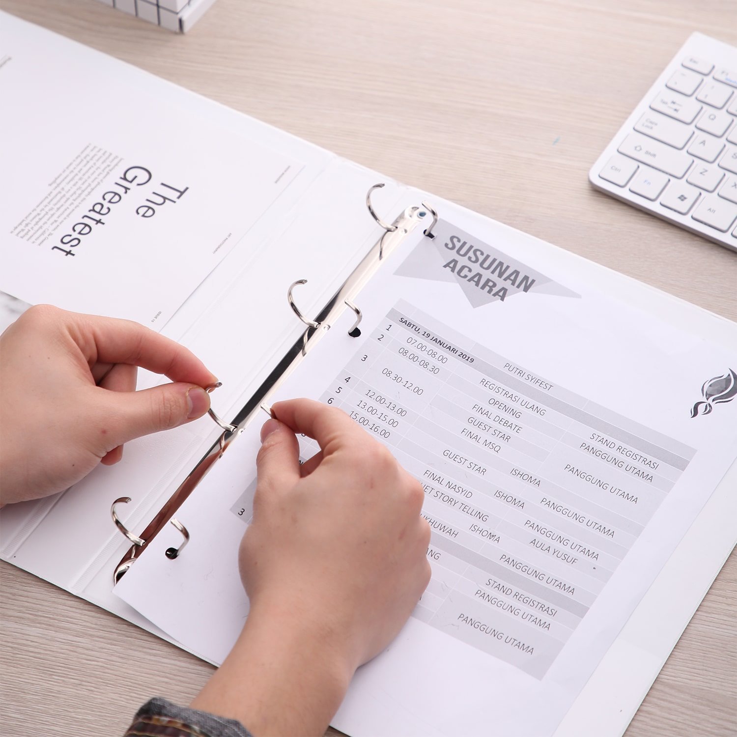 ديلي مصنف حلقة - 4 حلقات - قياس A4 - سماكة 1" - أبيض - E5612N