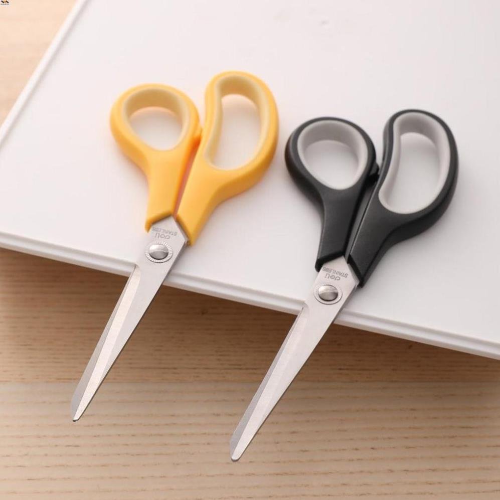 ديلي مقص معدن - مقبض بلاستيك ومطاط لونين - 19.5 سم - أسود، أصفر - E6002