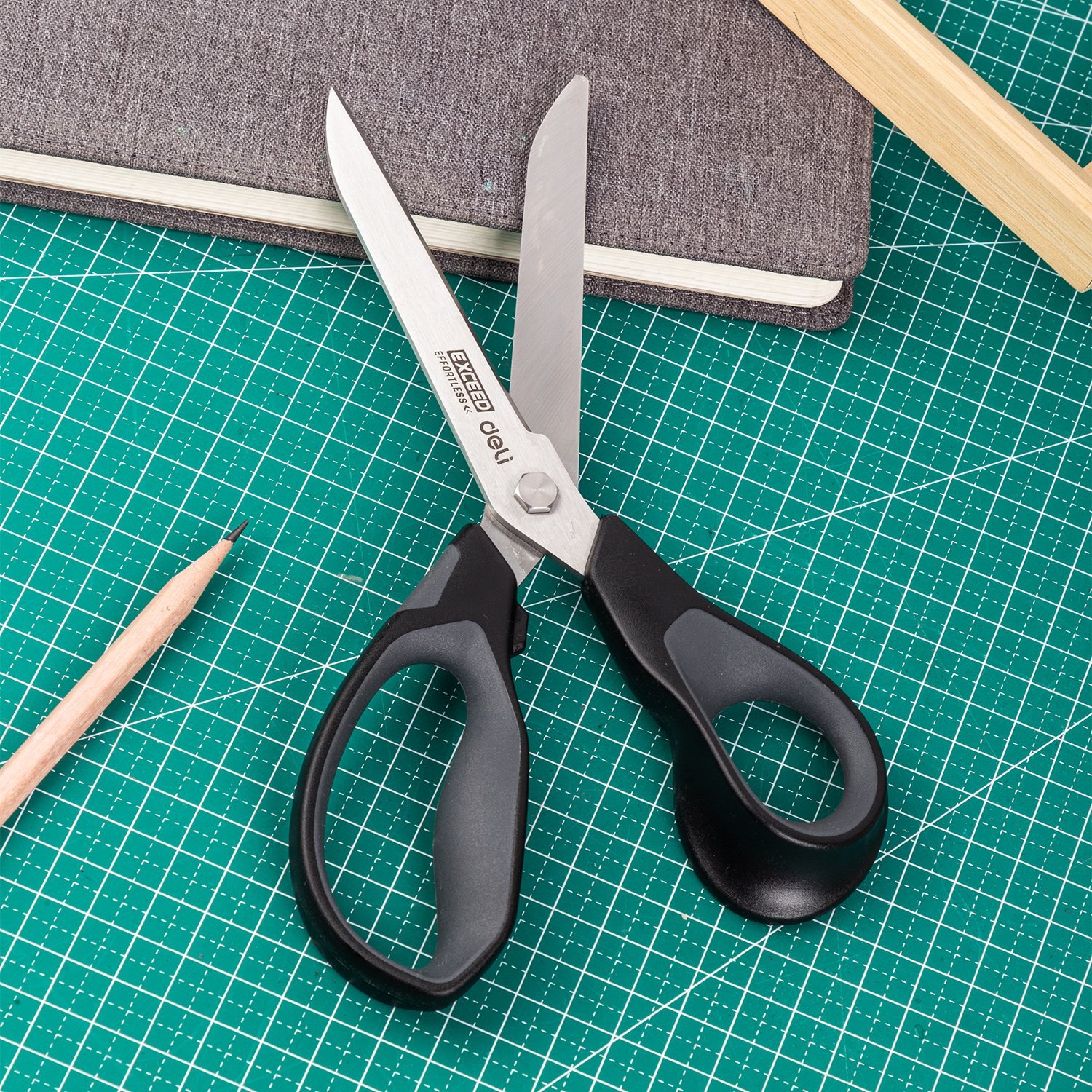 ديلي مقص معدن - مقبض بلاستيك ومطاط لونين - 21 سم - أسود ورمادي - E77762