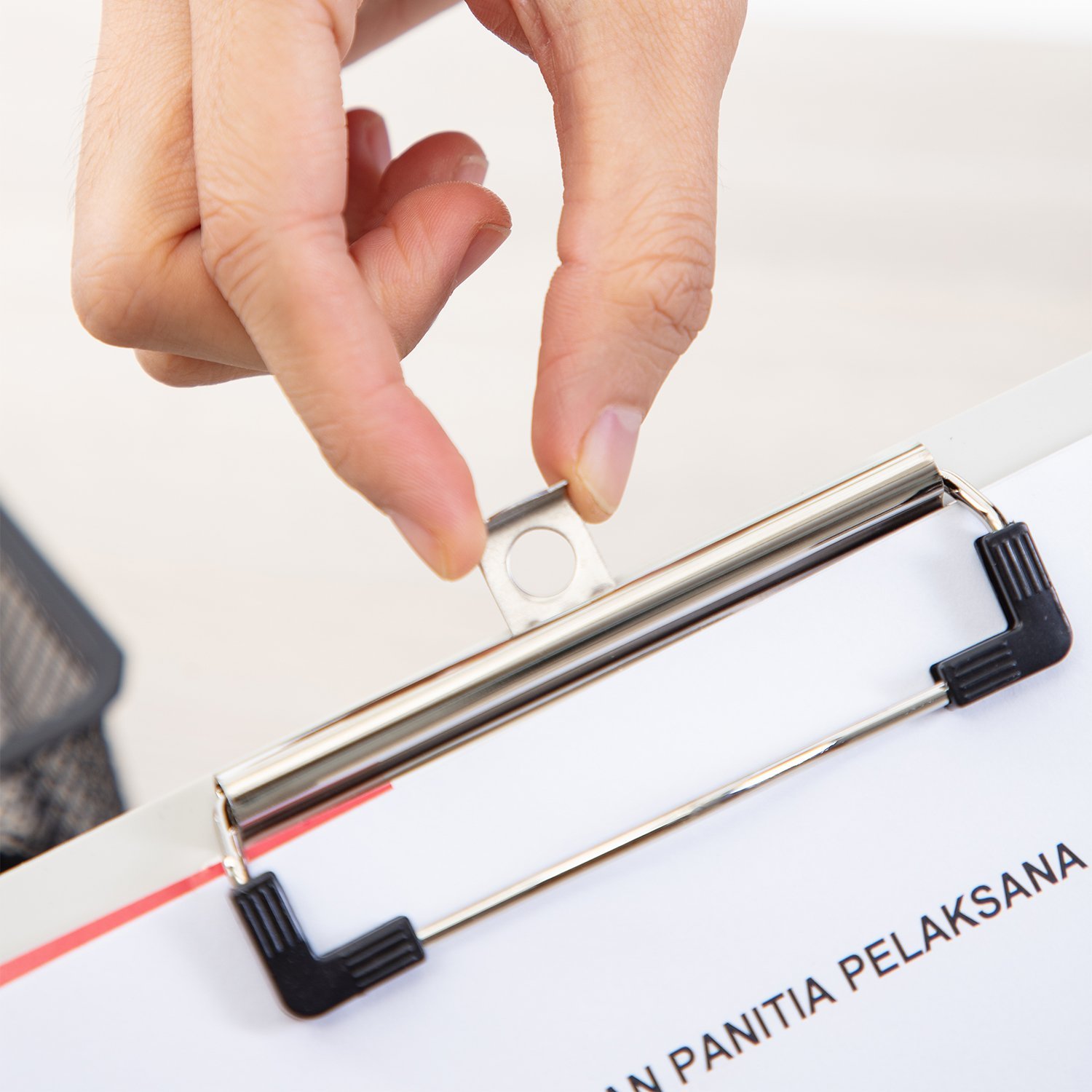 E9248 (4) ديلي مسند ورق بلاستيك - مسطر - علاقة معدن - قياس A4 - أبيض - E9248