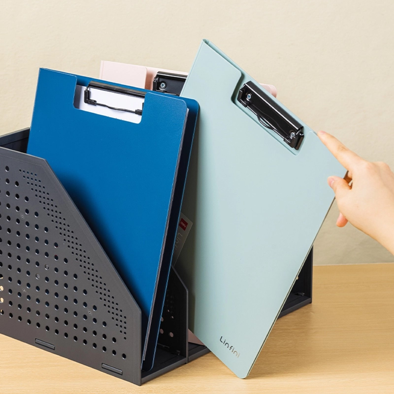 EF404 (4) ديلي مسند ورق بلاستيك مع غطاء - علاقة معدن - قياس A4 - أزرق /زيتي /زهر - EF404