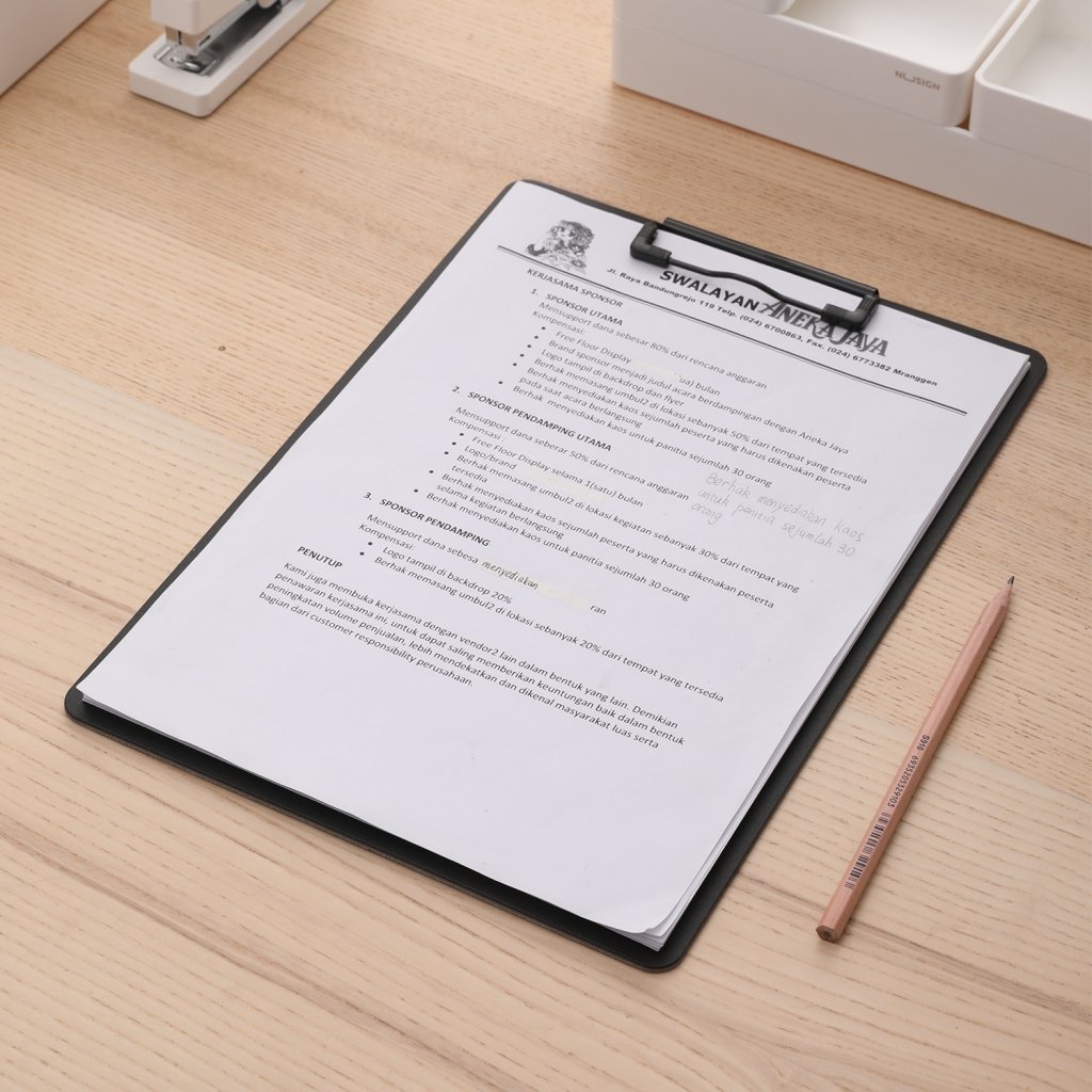 EF75422 (4) ديلي مسند ورق بلاستيك - علاقة معدن - قياس A4 - أسود - EF75422