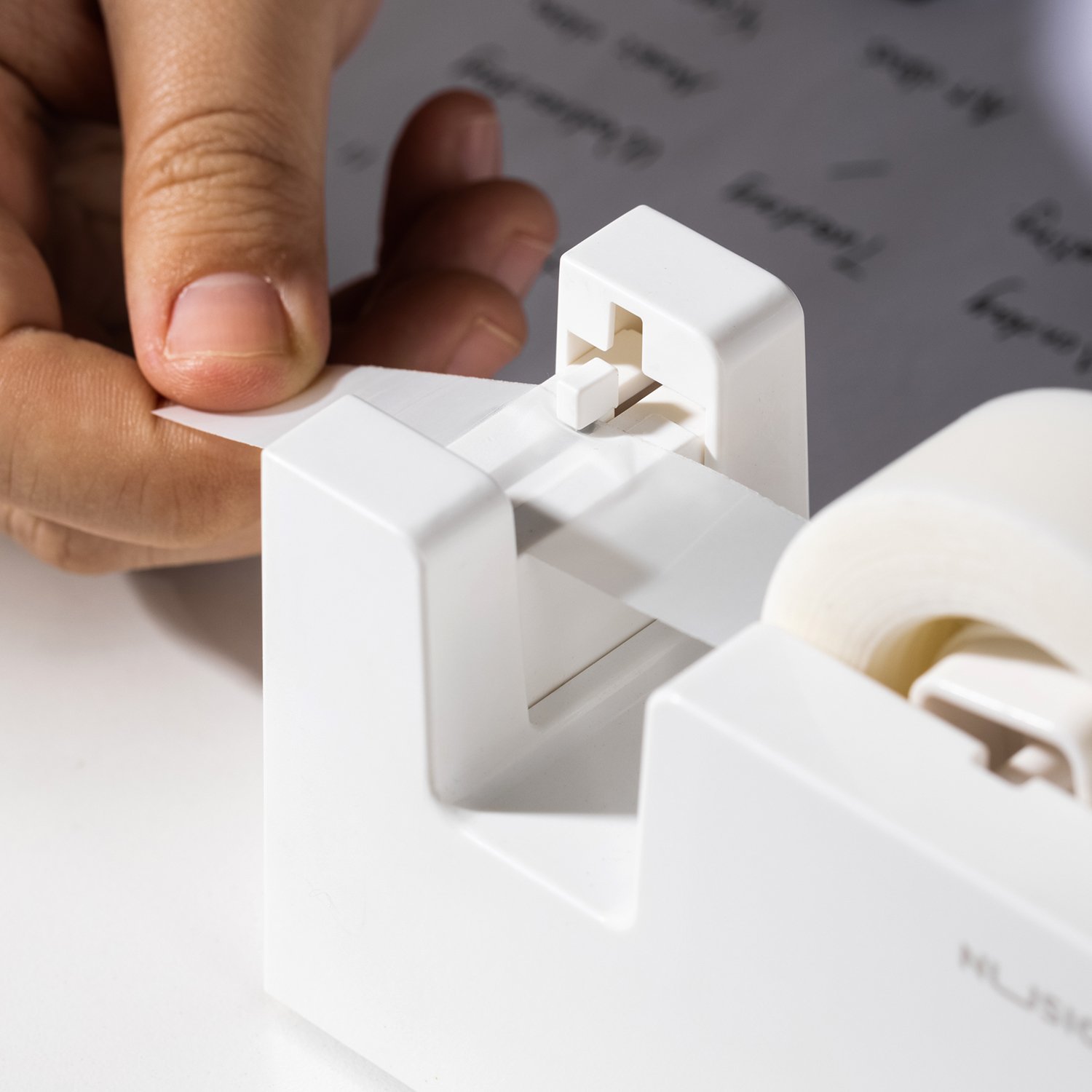 ديلي مقلمة وقاعدة قطاعة شريط لاصق مكتبية - قياس وسط - (أبيض - أسود) - ENS123