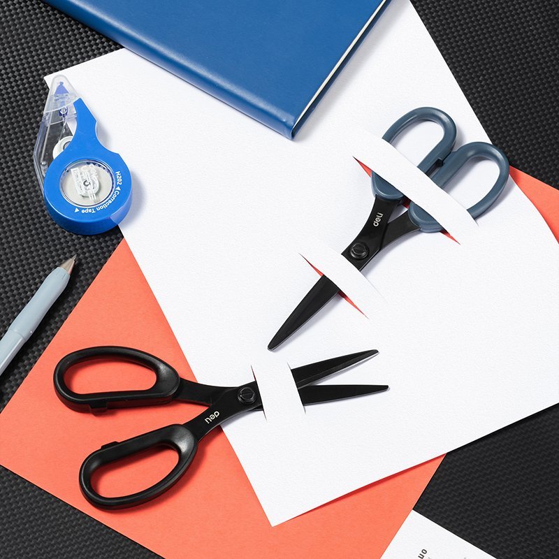 ديلي مقص معدن أسود - مقبض بلاستيك - 21 سم - أسود أزرق - EZ501