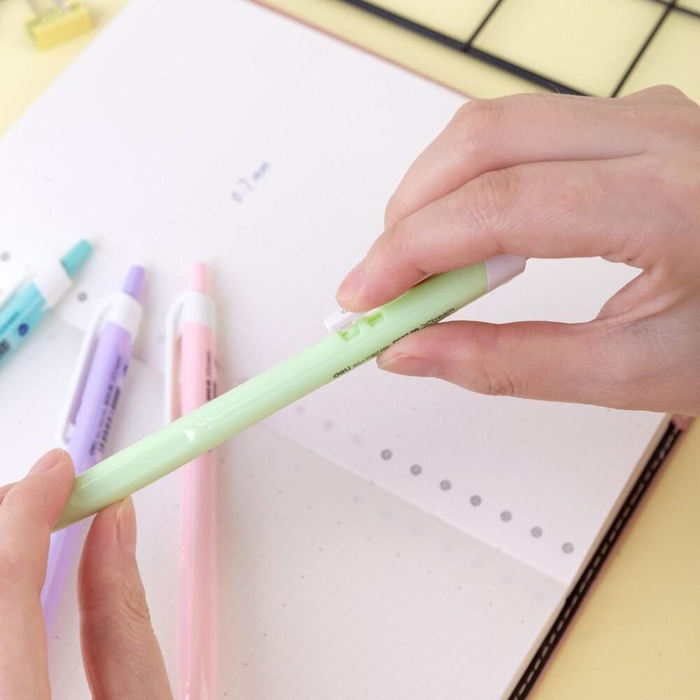 ديلي قلم حبر جاف كباس _ 0.7 مم _ بدن أبيض علاقة ألوان _أزرق _ EQ03236