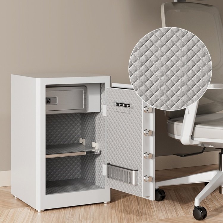 ديلي خزنة معدنية - حماية (أرقام + مفتاح+بصمة) - 27.5 كغ - 60*38*36 سم - أبيض - AE131