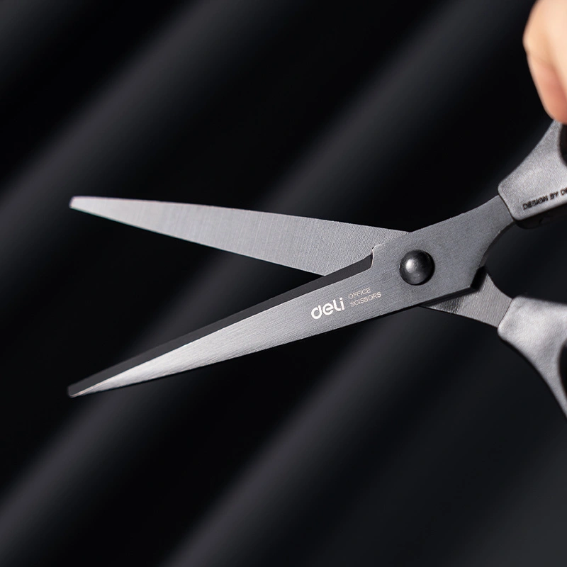 deli-e0603s-scissors06 ديلي مقص معدن - مقبض بلاستيك مضغوط - 17 سم - بدن أسود - أسود،أزرق - E0603S