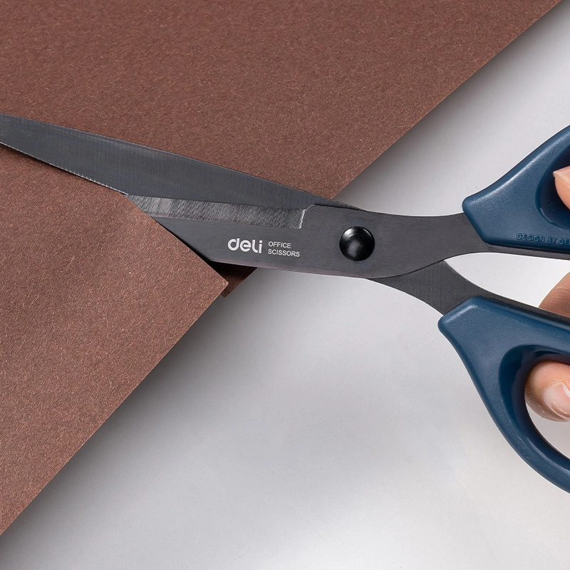 deli-e6009s-scissors06 ديلي مقص معدن - مقبض بلاستيك مضغوط - طول 18 سم - بدن أسود - أسود،أزرق - E6009S