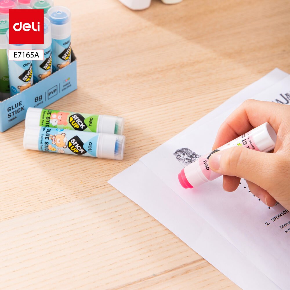 ديلي أصبع صمغ جاف - 8غ - رسومات أطفال - 3 ألوان مختلفة E7165A