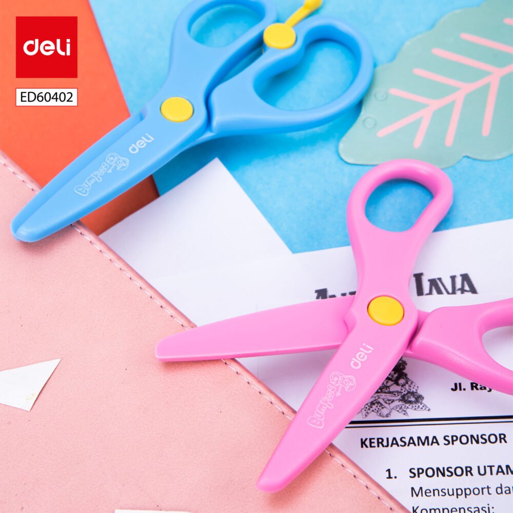 ديلي مقص بلاستيك مدرسي للأطفال - 130 سم - ألوان مختلفة ED60402